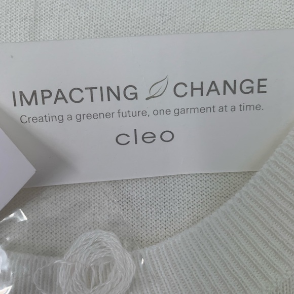 Cleo top with black trim on sleeves & hem - Picture 5 of 6